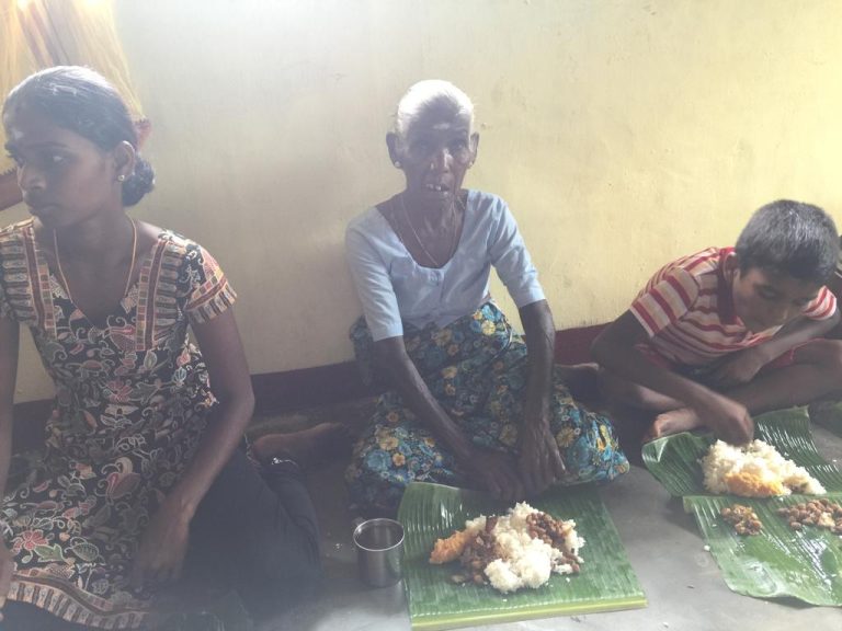 இரத்தினபுரி-கலத்துரத்தோட்டத்தில் 2016ம் ஆண்டு கழகத்தின் அன்னதானப்பணி